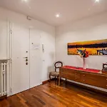 Homely - Spacious In Gianicolo District 公寓