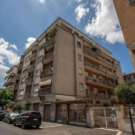 Homely - Spacious In Gianicolo District Appartamento *