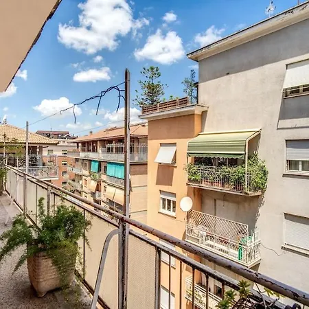 Homely - Spacious In Gianicolo District 아파트 로마