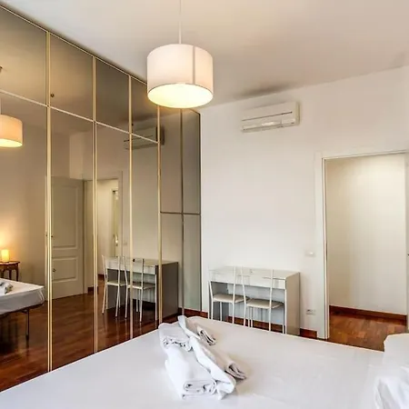 Homely - Spacious In Gianicolo District 아파트 로마